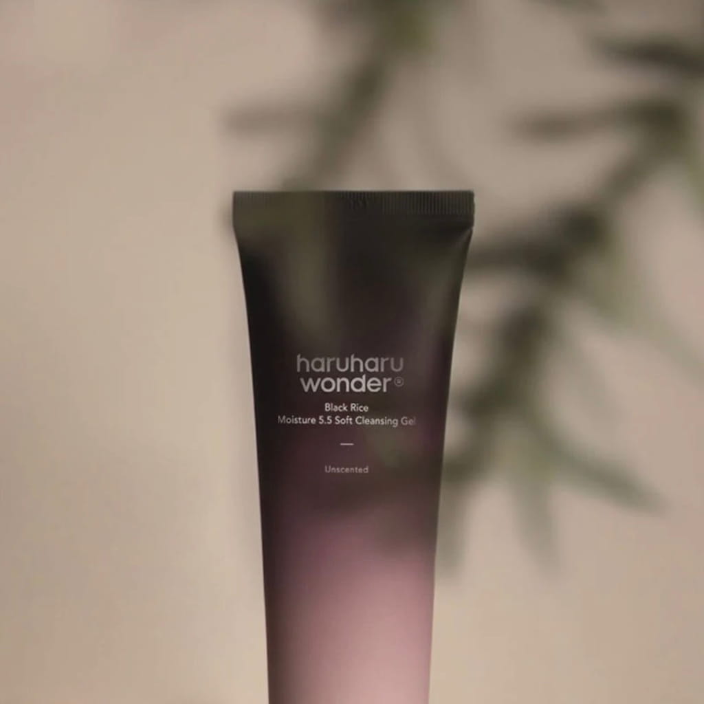 Haruharu Wonder Black Rice Moisture 5.5 Soft Cleansing Gel
